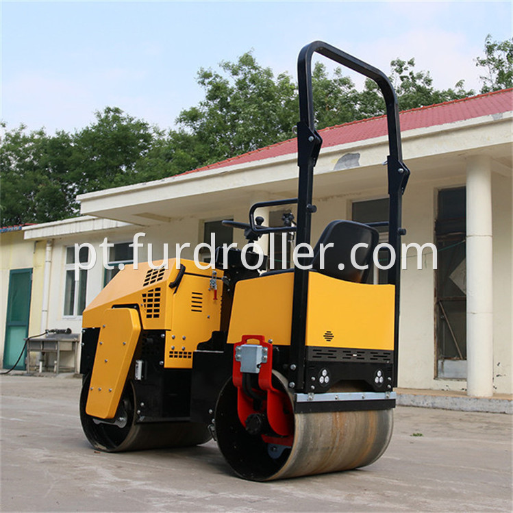 Smooth Drums Asphalt Roller